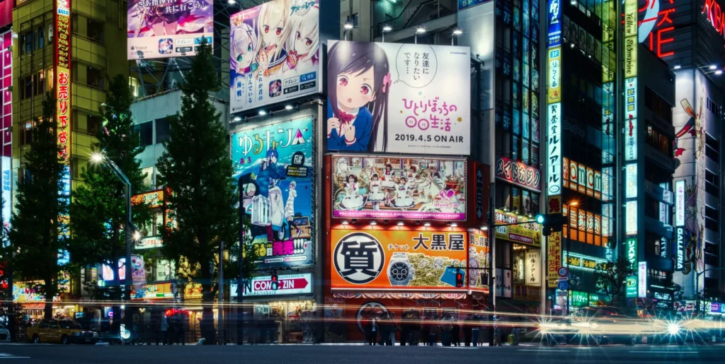 © pat krupa (@patkrupa) anime, cyberpunk, rue du japon et nuit tokyoïte signée taito city, japan unsplash 2